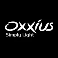 Voici le logo de la marque OXXIUS qui représente son identité graphique.